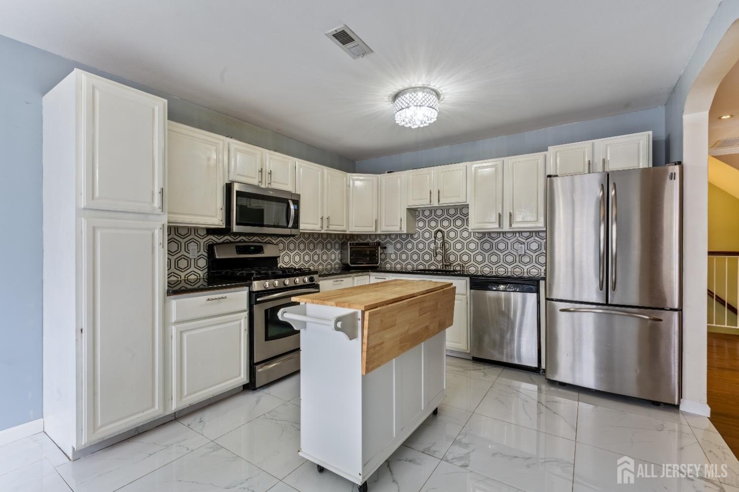 Edison, New Jersey, 08820, United States, 3 Bedrooms Bedrooms, ,3 BathroomsBathrooms,Residential,For Sale,2005666