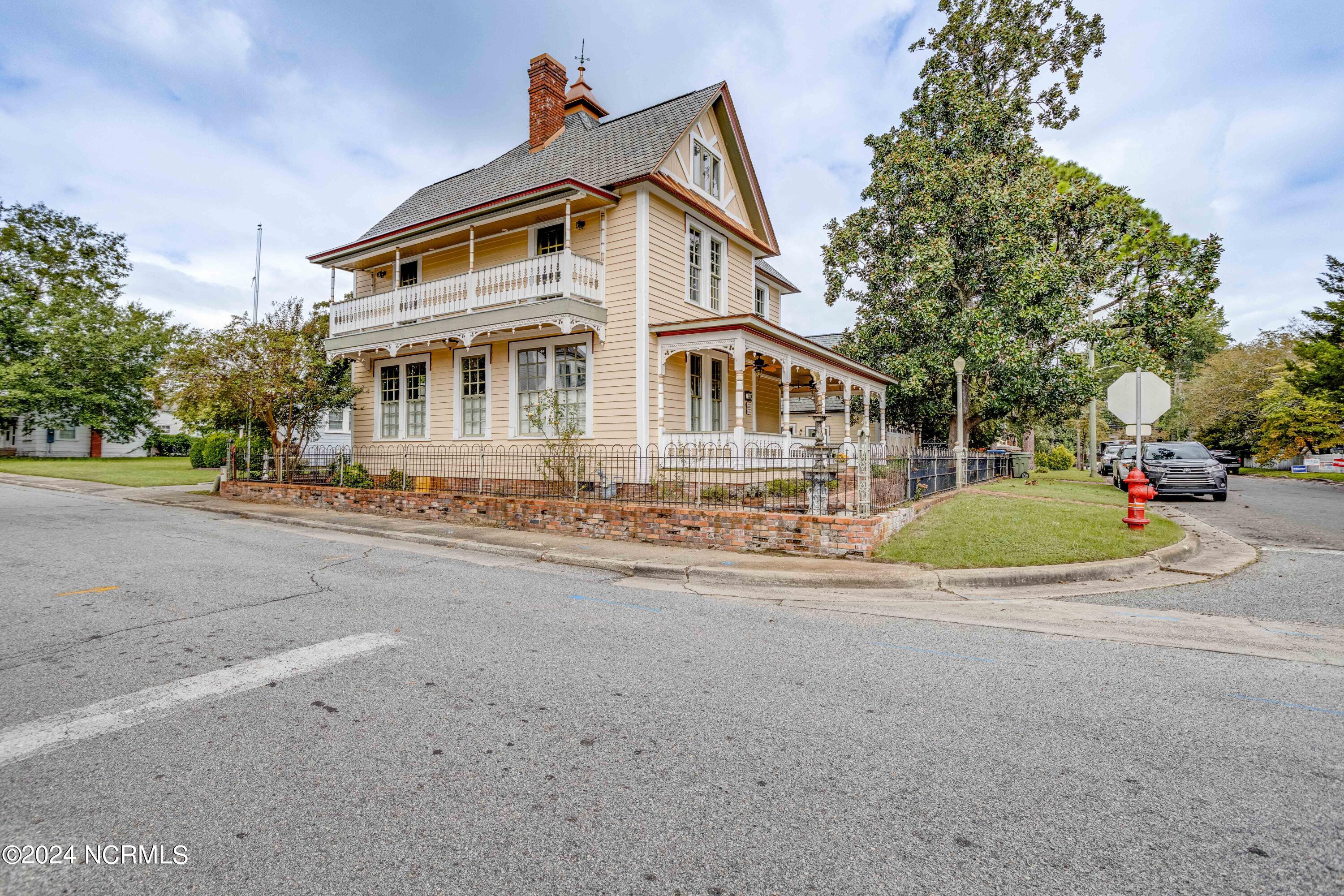 122 S Academy Street, Washington, North Carolina, 27889, United States, 3 Bedrooms Bedrooms, ,4 BathroomsBathrooms,Residential,For Sale,122 S Academy Street,1639244