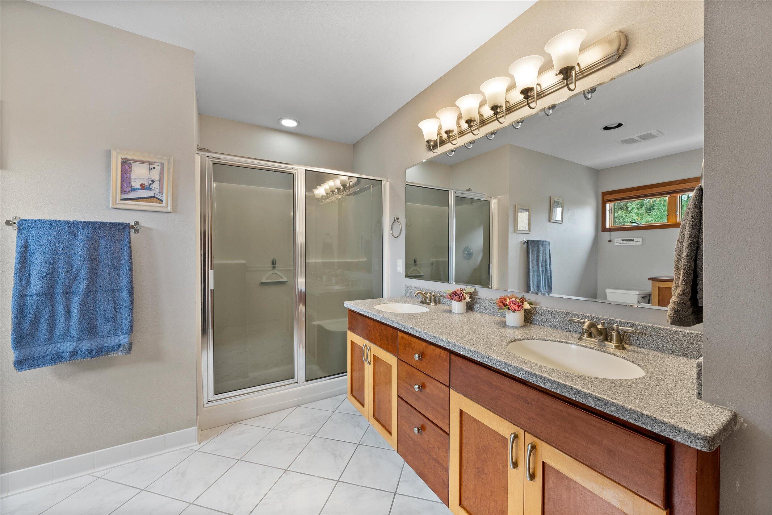 Grafton, Wisconsin, 53024, United States, 4 Bedrooms Bedrooms, ,6 BathroomsBathrooms,Residential,For Sale,1989565