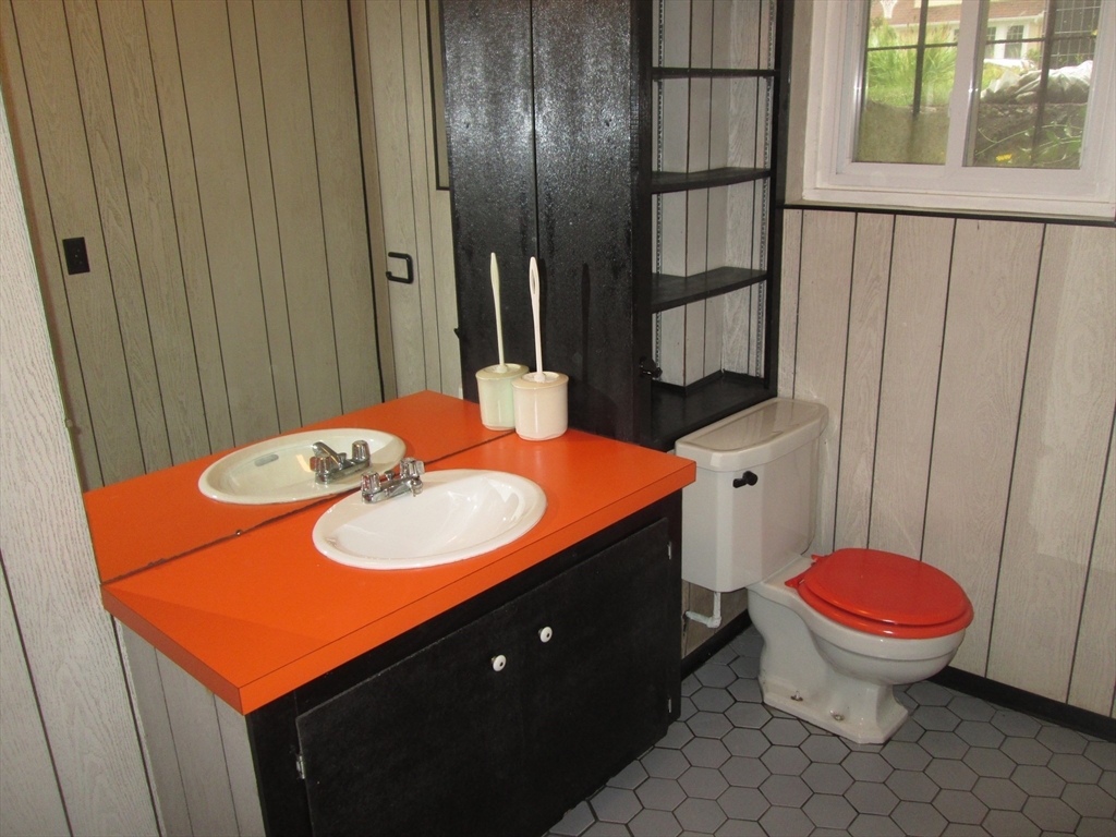 Melrose, Massachusetts, 02176, United States, 4 Bedrooms Bedrooms, ,2 BathroomsBathrooms,Residential,For Sale,1950992