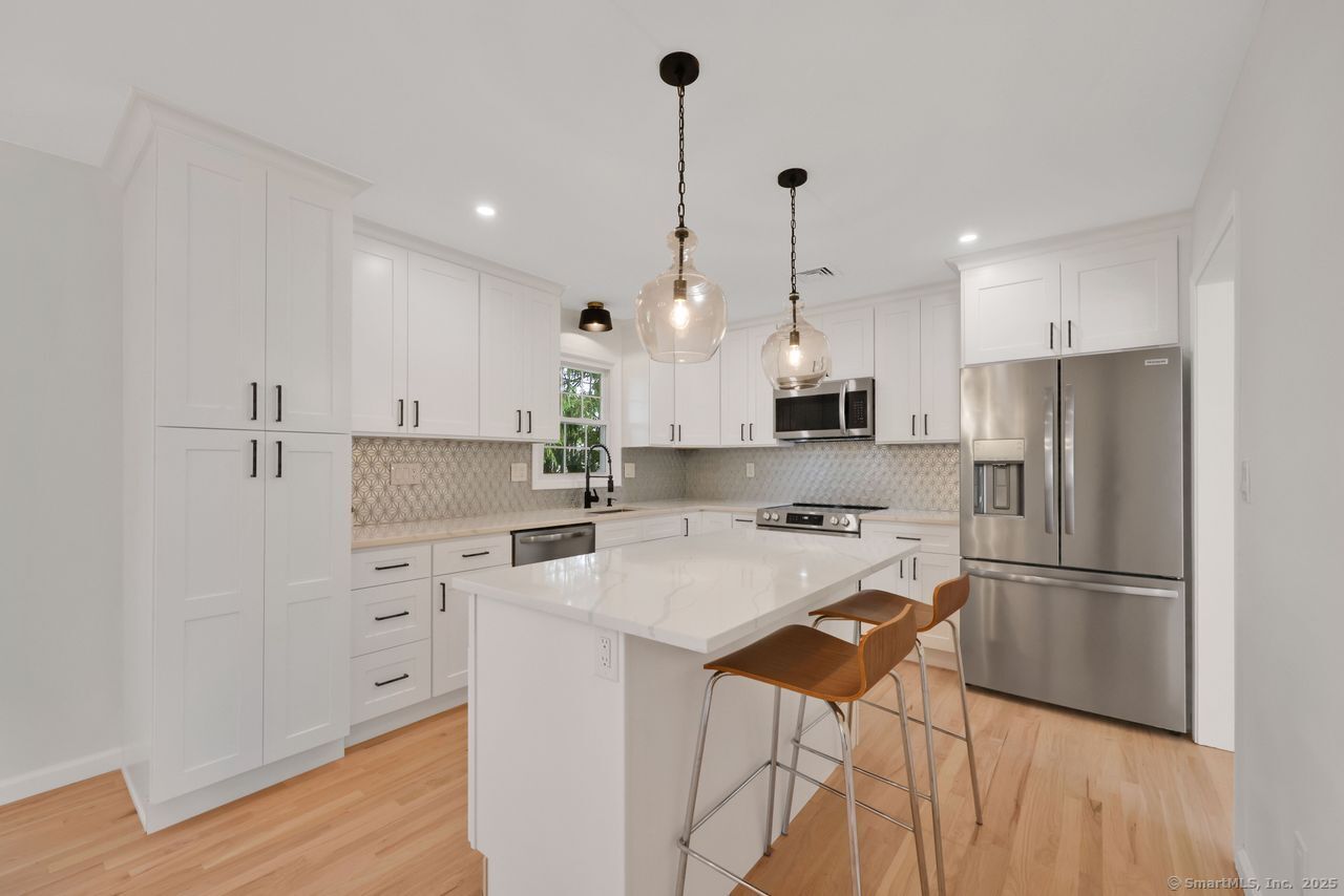 Milford, Connecticut, 06460, United States, 4 Bedrooms Bedrooms, ,3 BathroomsBathrooms,Residential,For Sale,1906885