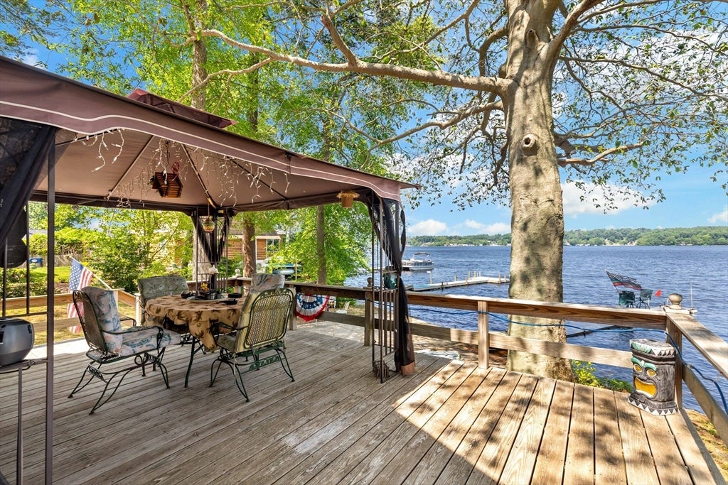 Lakeville, Massachusetts, 02347, United States, 2 Bedrooms Bedrooms, ,1 BathroomBathrooms,Residential,For Sale,1924540