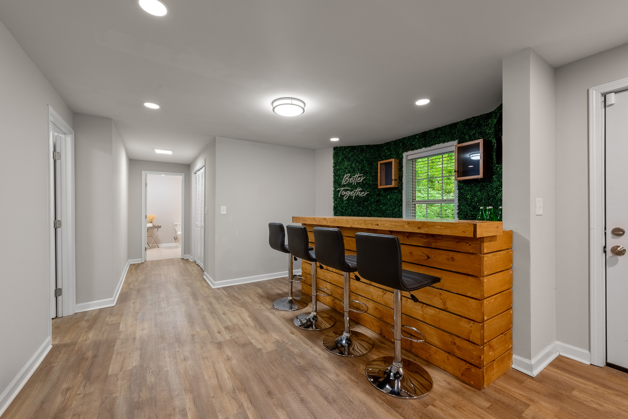  Bright Traditional with Custom Upgrades in Collier Heights - 物件實景