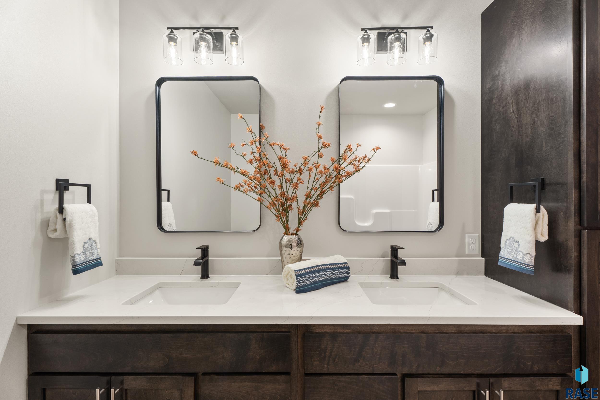 Sioux Falls, South Dakota, 57110, United States, 4 Bedrooms Bedrooms, ,2 BathroomsBathrooms,Residential,For Sale,1976702