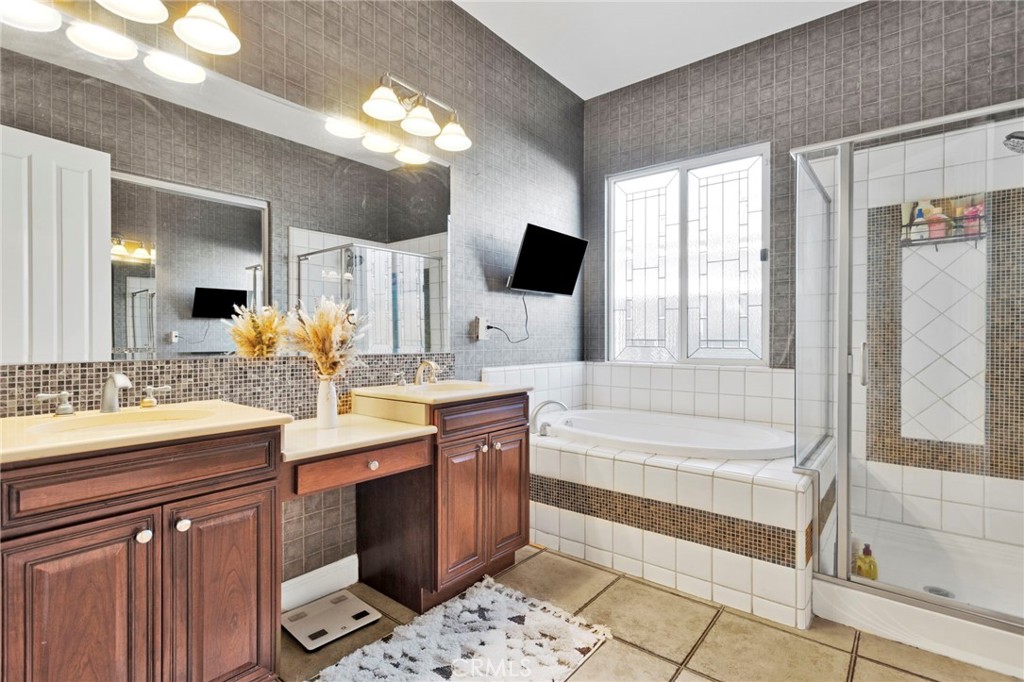 Hesperia, California, 92344, United States, 5 Bedrooms Bedrooms, ,4 BathroomsBathrooms,Residential,For Sale,2010754