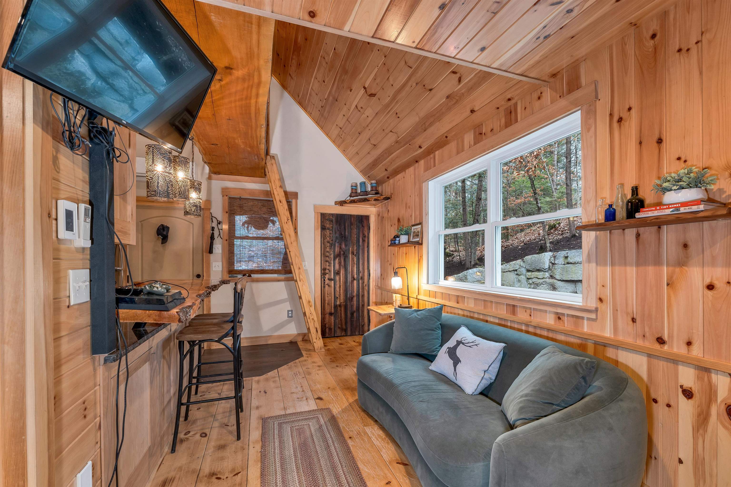 Meredith, New Hampshire, 03253, United States, 4 Bedrooms Bedrooms, ,2 BathroomsBathrooms,Residential,For Sale,1998295