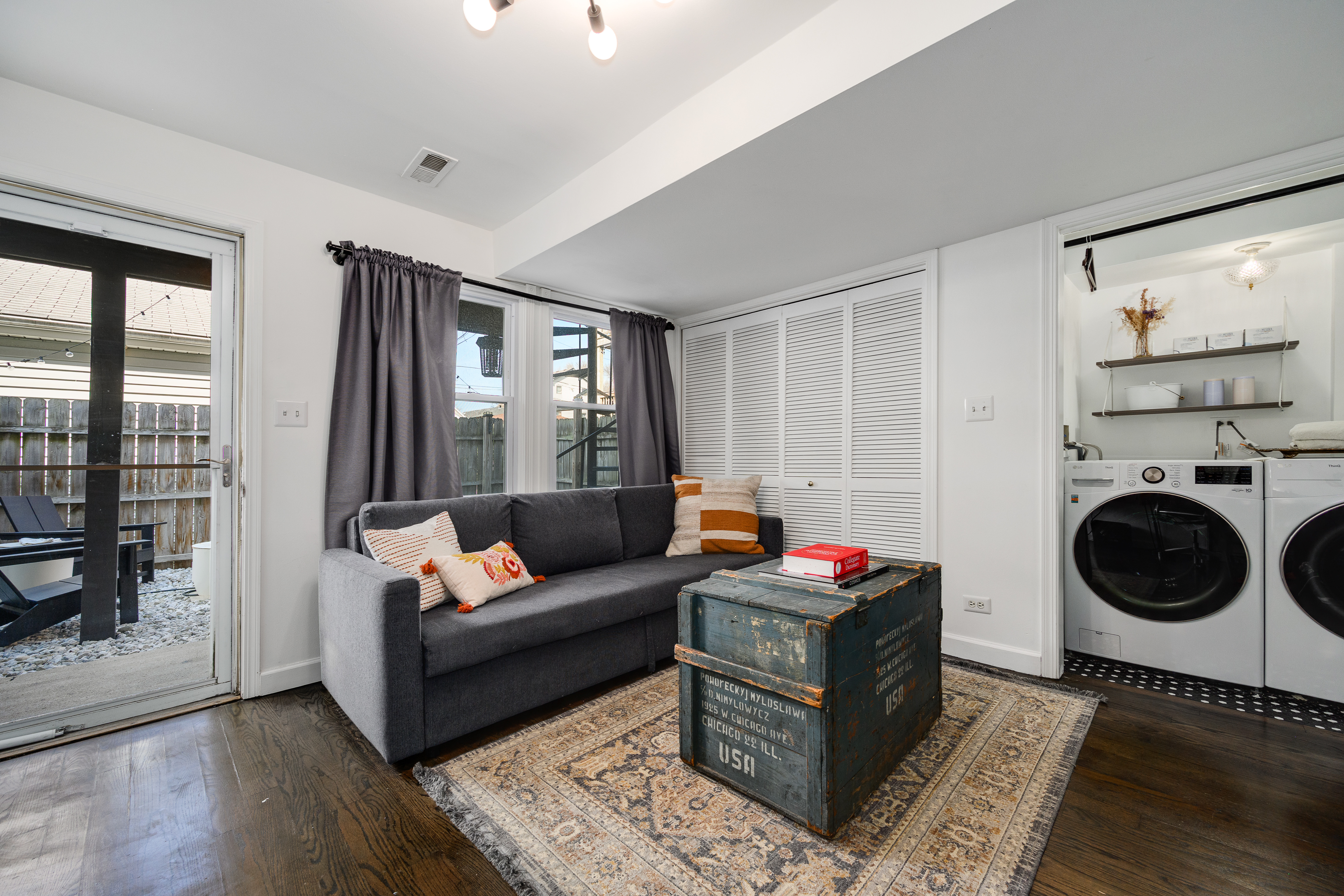  Incredible Opportunity in Canaryville Bridgeport - 物件實景