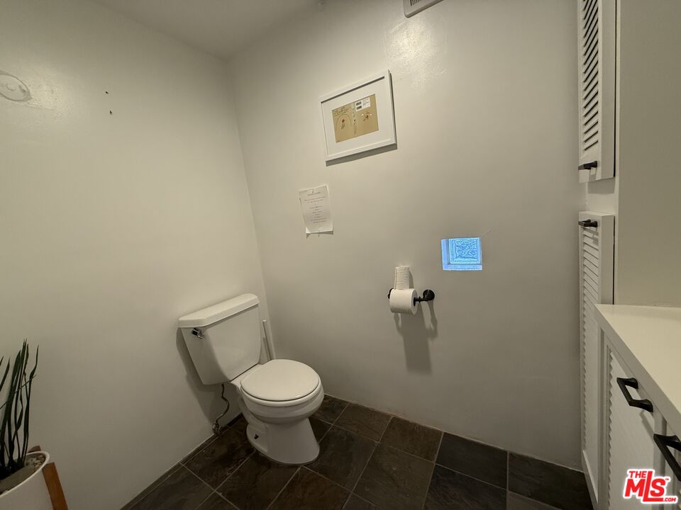 Venice, California, 90291, United States, 2 Bedrooms Bedrooms, ,2 BathroomsBathrooms,Residential,For Sale,1989635