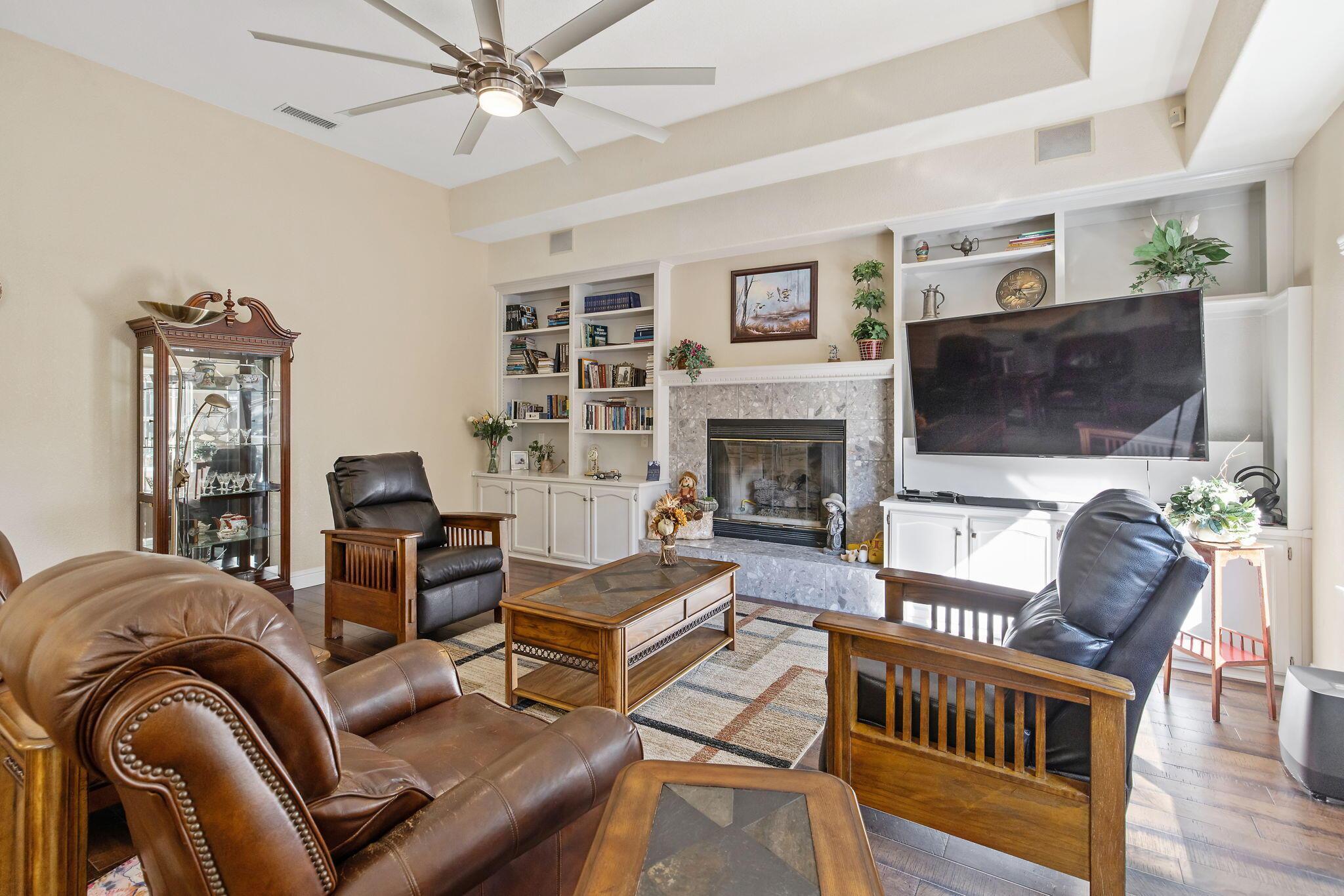 Visalia, California, 93292, United States, 4 Bedrooms Bedrooms, ,3 BathroomsBathrooms,Residential,For Sale,1977045