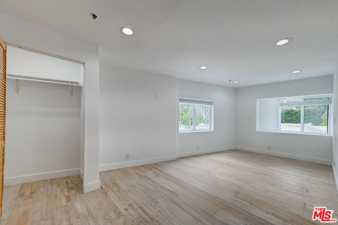 Beverly Hills, California, 90210, United States, 8 Bedrooms Bedrooms, ,3 BathroomsBathrooms,Residential,For Sale,1916732