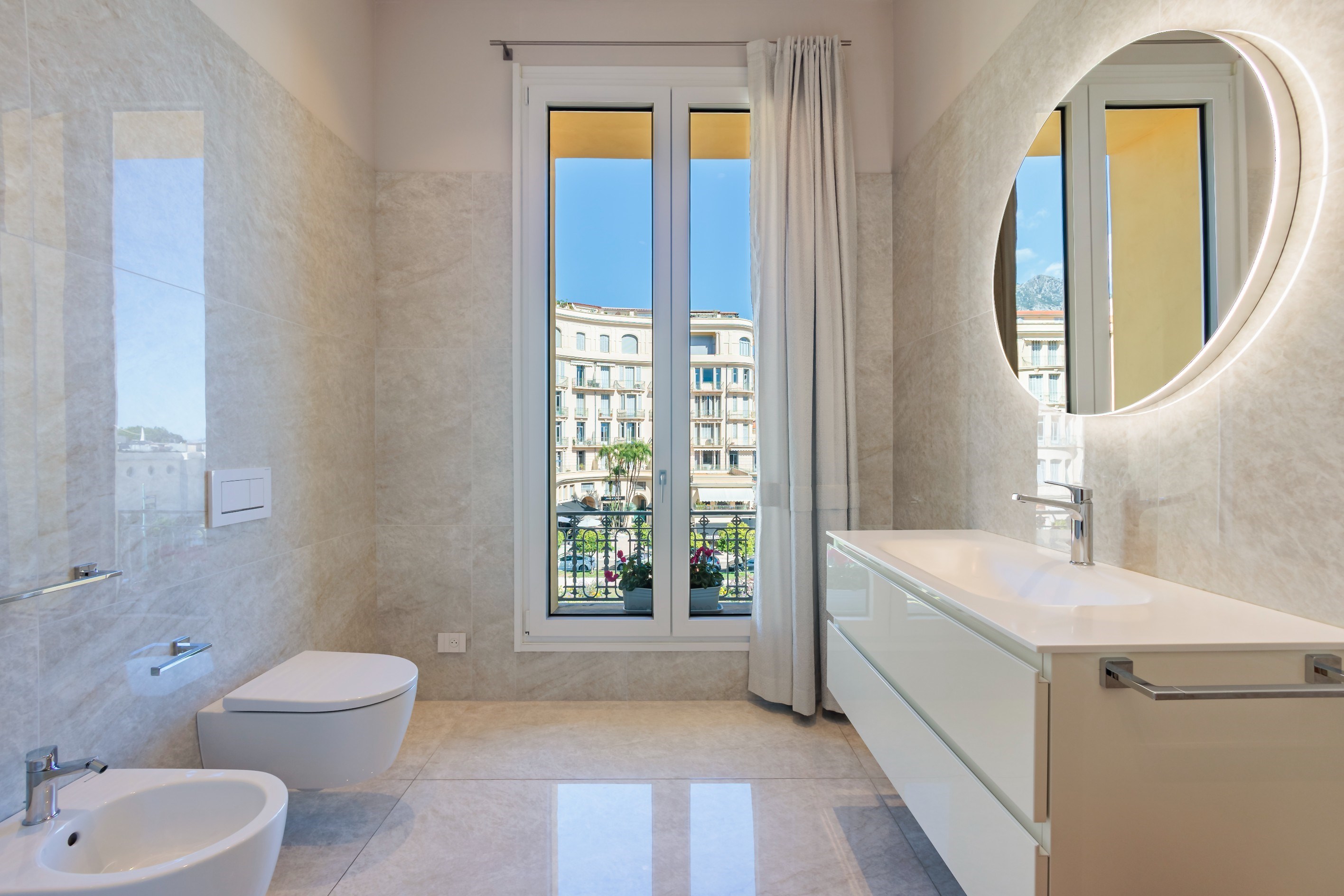  Luxury renovated apartment for sale in Menton, historic center with sea view - 物件實景