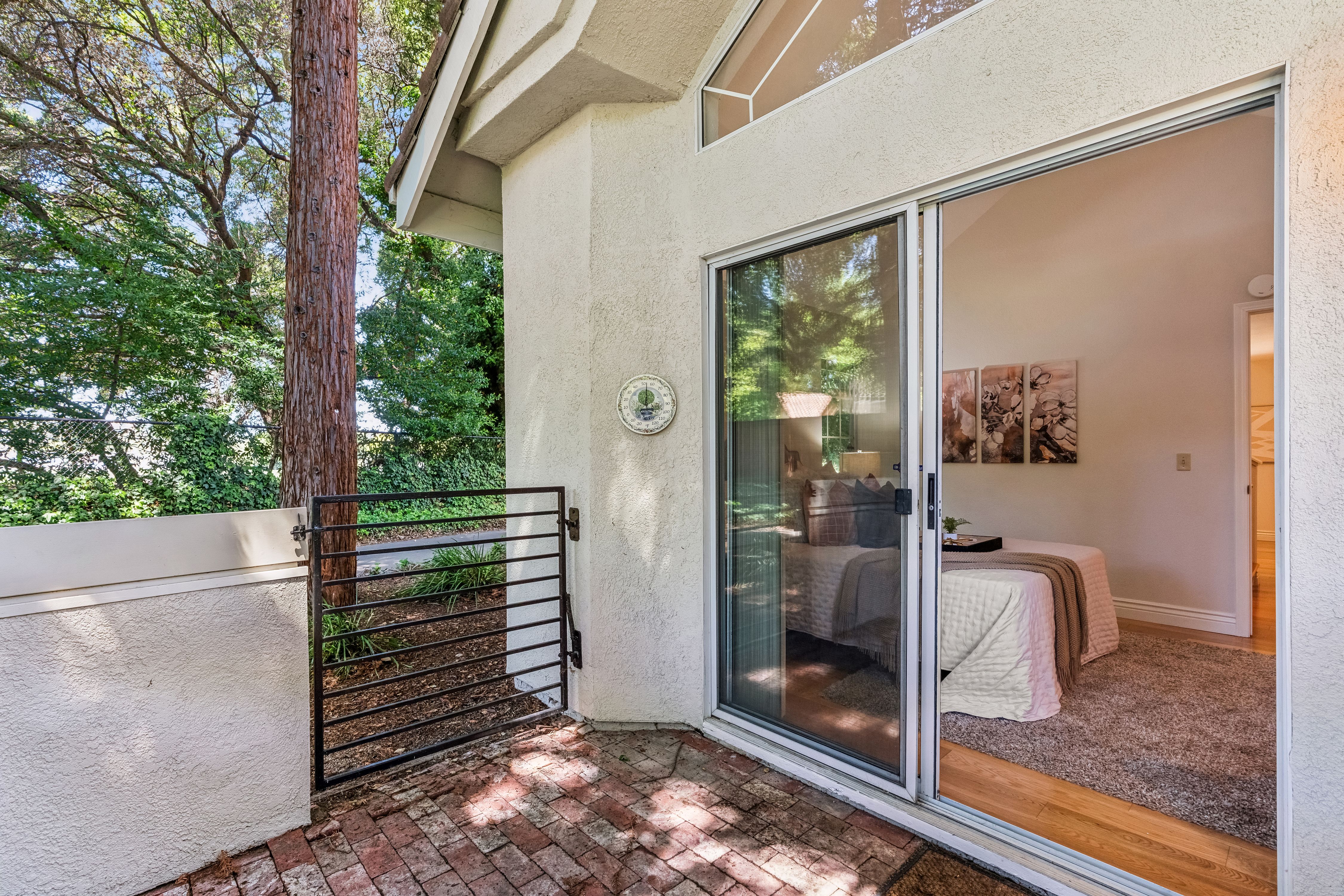  Private, Updated Townhome Surrounded by Majestic Trees - 物件實景