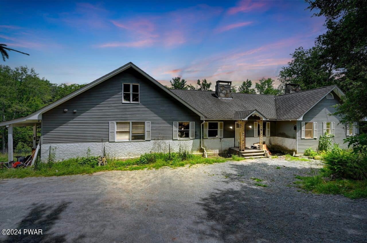 Hawley, Pennsylvania, 18428, United States, 5 Bedrooms Bedrooms, ,4 BathroomsBathrooms,Residential,For Sale,1979290