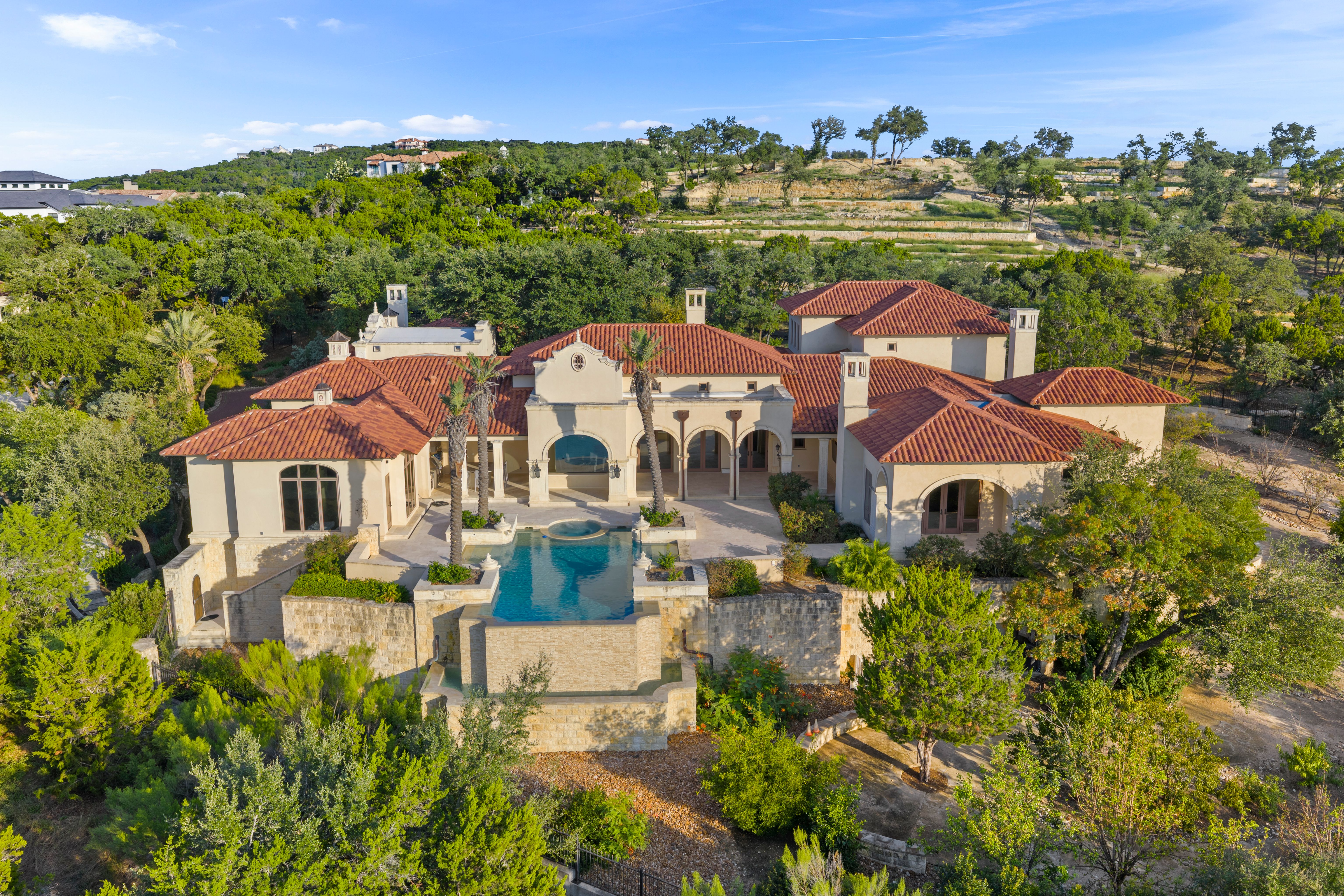  Mediterranean Style Estate in The Dominion - 物件實景