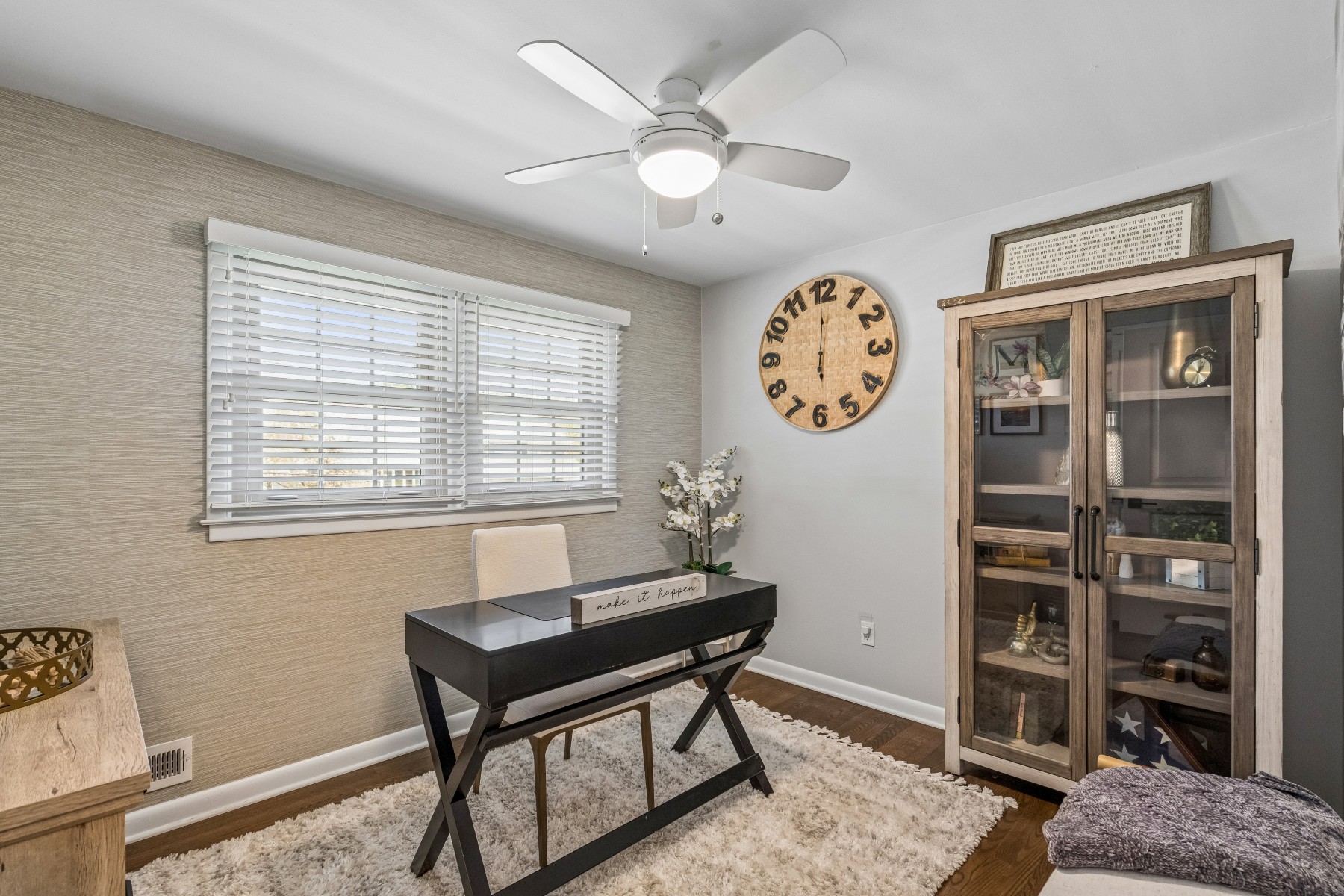  Immaculate and Updated Split Level Residence - 物件實景