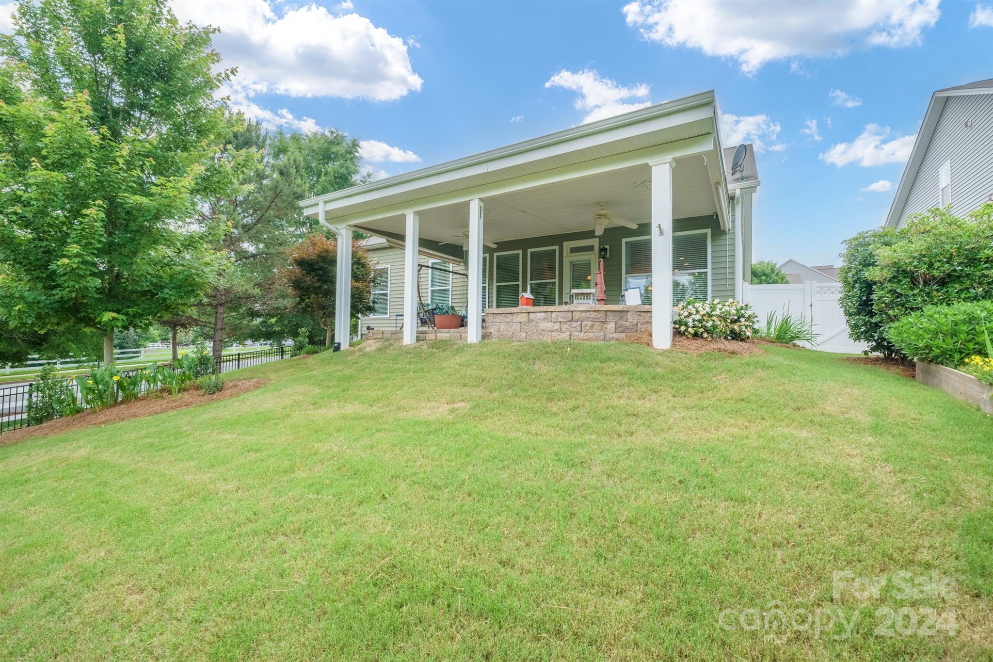 3406 Streamside Drive, Davidson, North Carolina, 28036, United States, 4 Bedrooms Bedrooms, ,3 BathroomsBathrooms,Residential,For Sale,3406 Streamside Drive,1628447