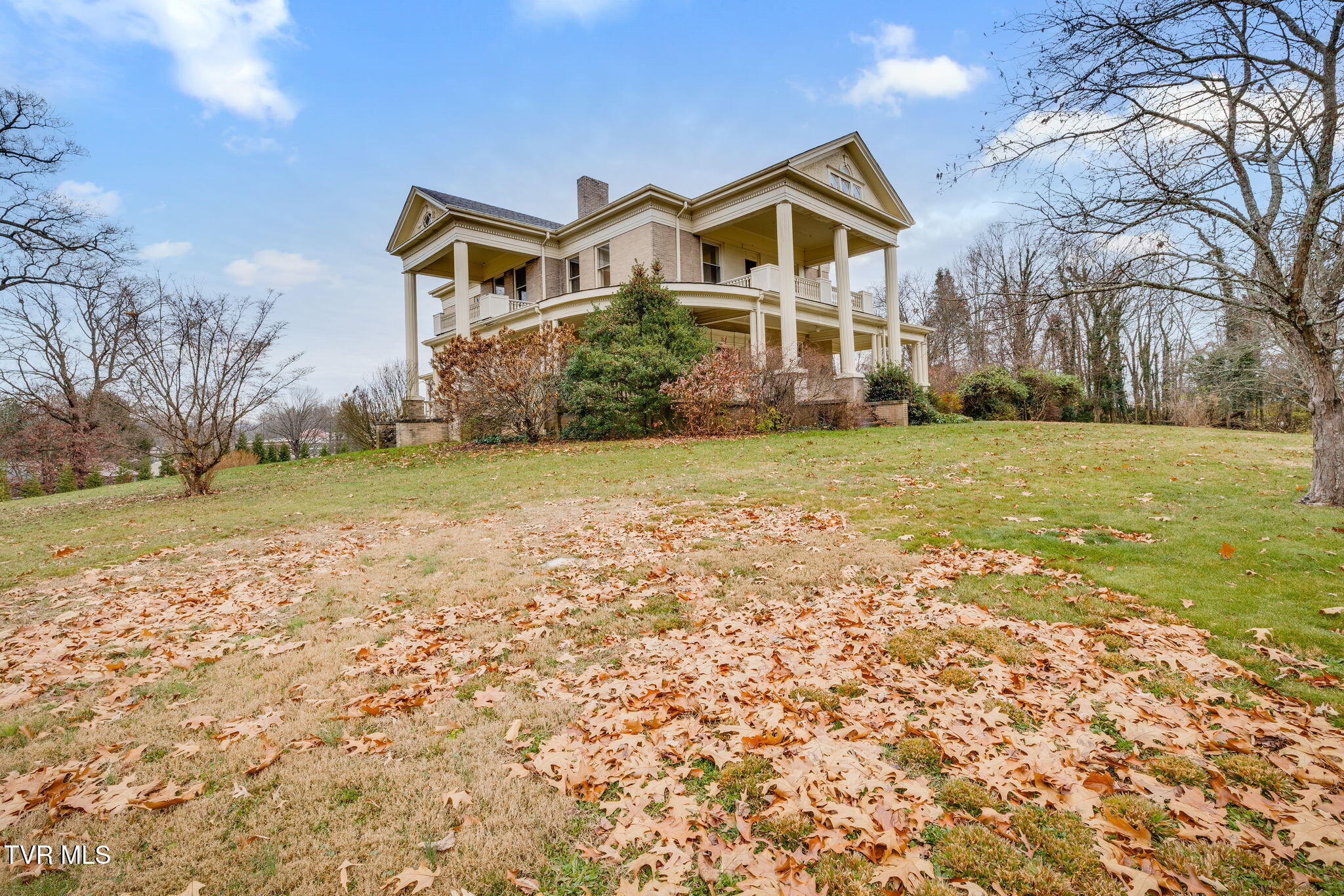 Bristol, Tennessee, 37620, United States, 4 Bedrooms Bedrooms, ,5 BathroomsBathrooms,Residential,For Sale,2005262