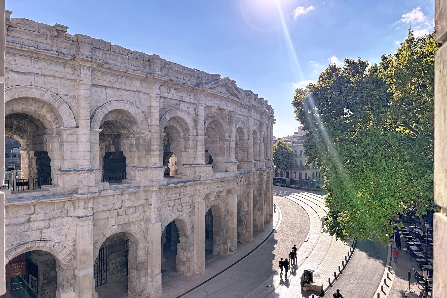  Sophisticated Apartment Facing the Iconic Nîmes Arena – A UNESCO-Listed Heritag… - 物件實景