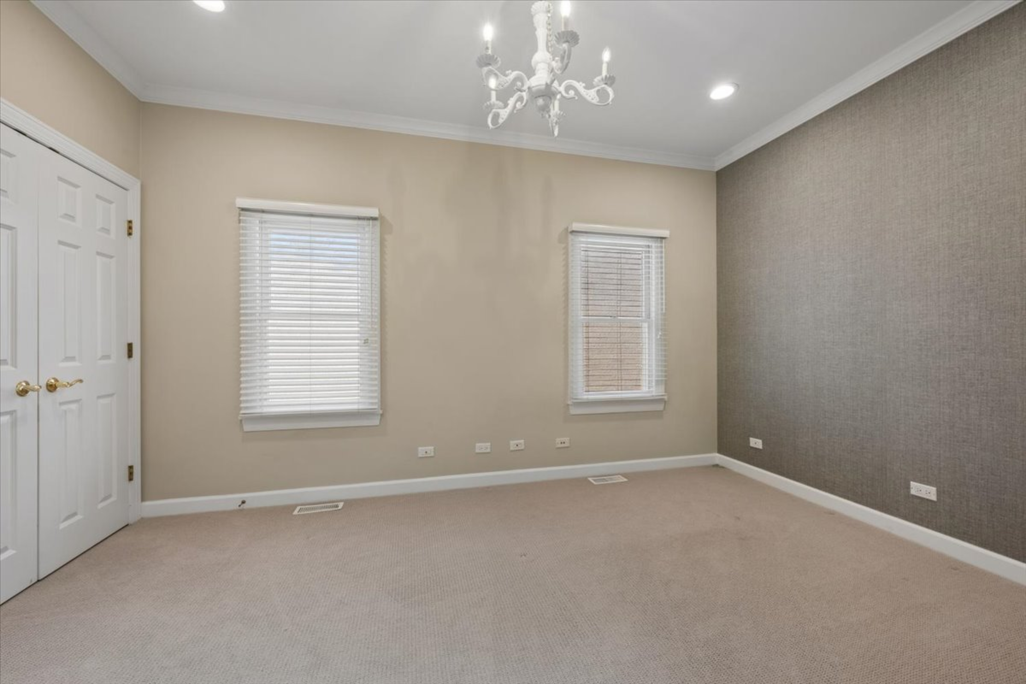  Single-Family Home on a Picturesque, Tree-Lined Street in Lincoln Park - 物件實景