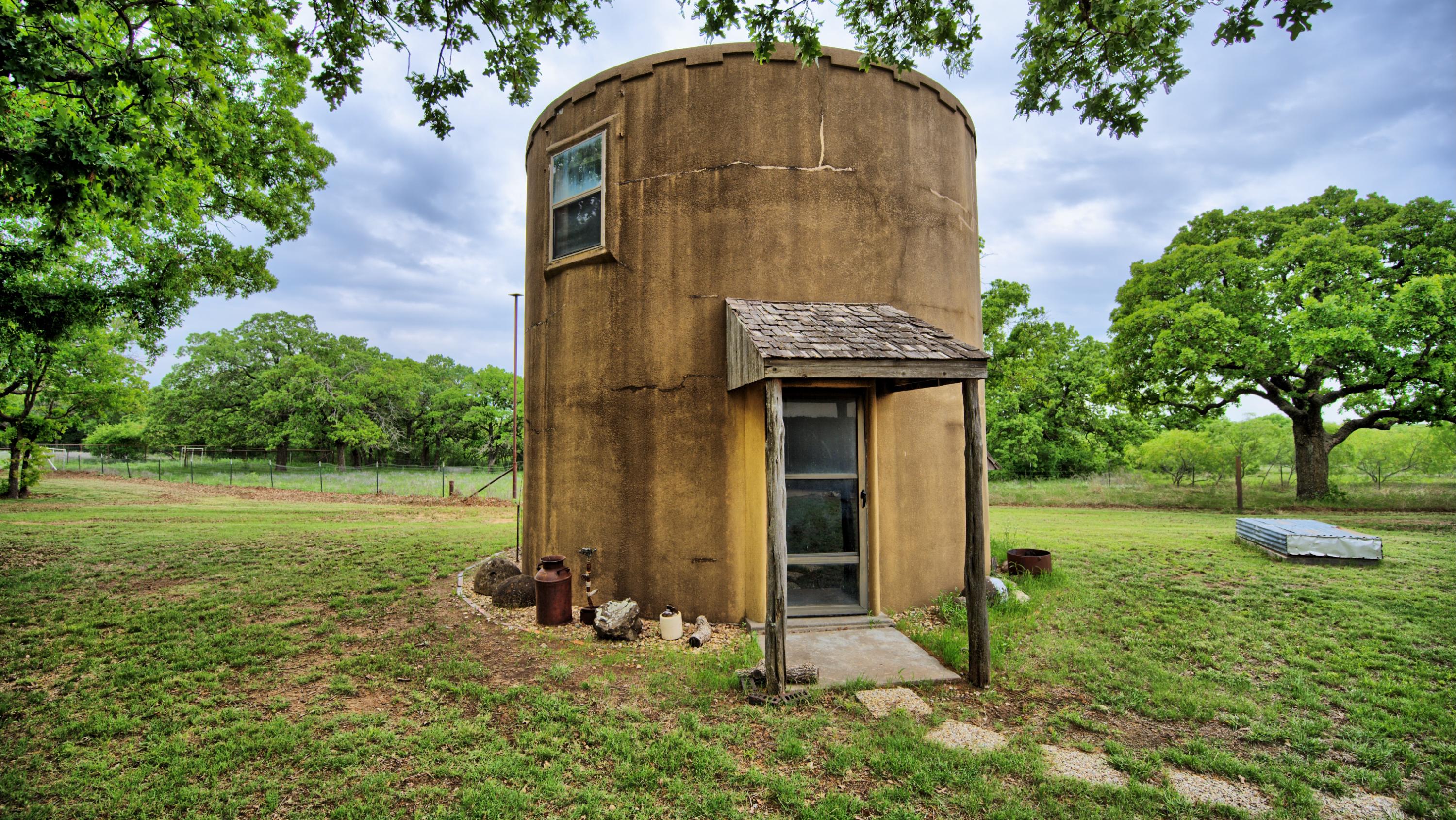  Ranch Style Rock Home on Private 80 Acres - 物件實景