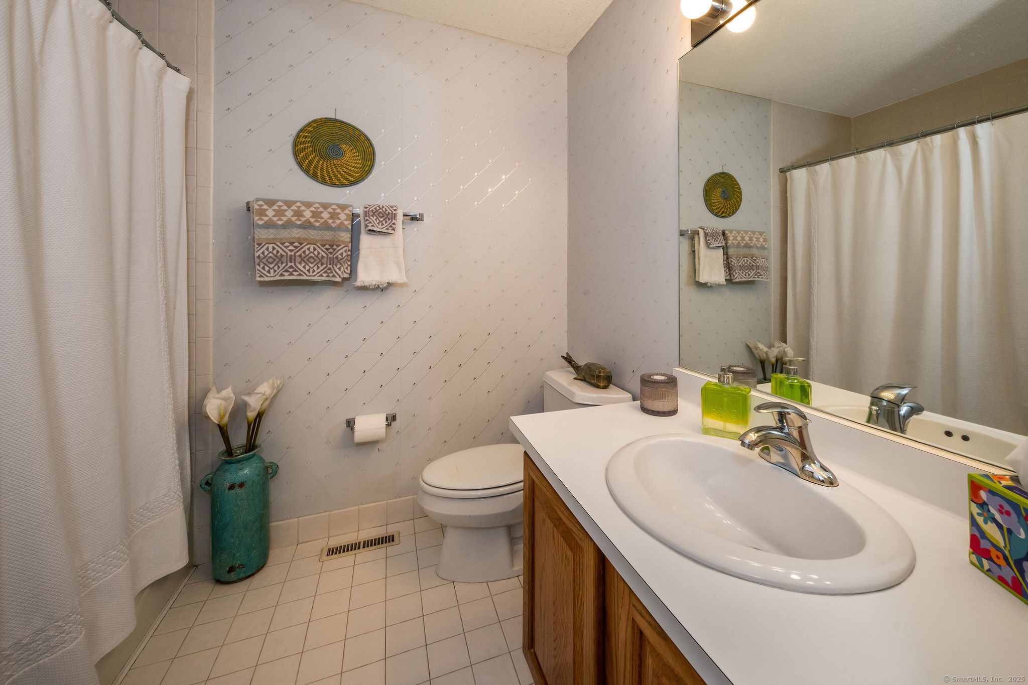 Madison, Connecticut, 06443, United States, 2 Bedrooms Bedrooms, ,2 BathroomsBathrooms,Residential,For Sale,1988022