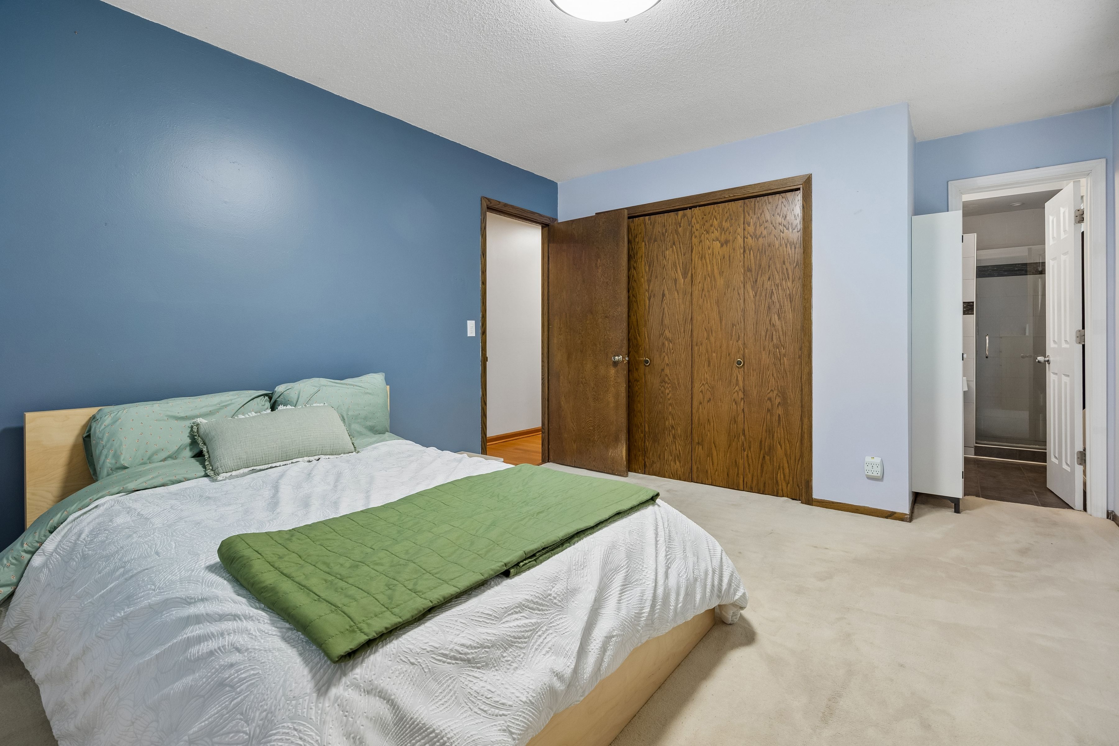  Classic Edina Charm With Room to Make Yours - 物件實景