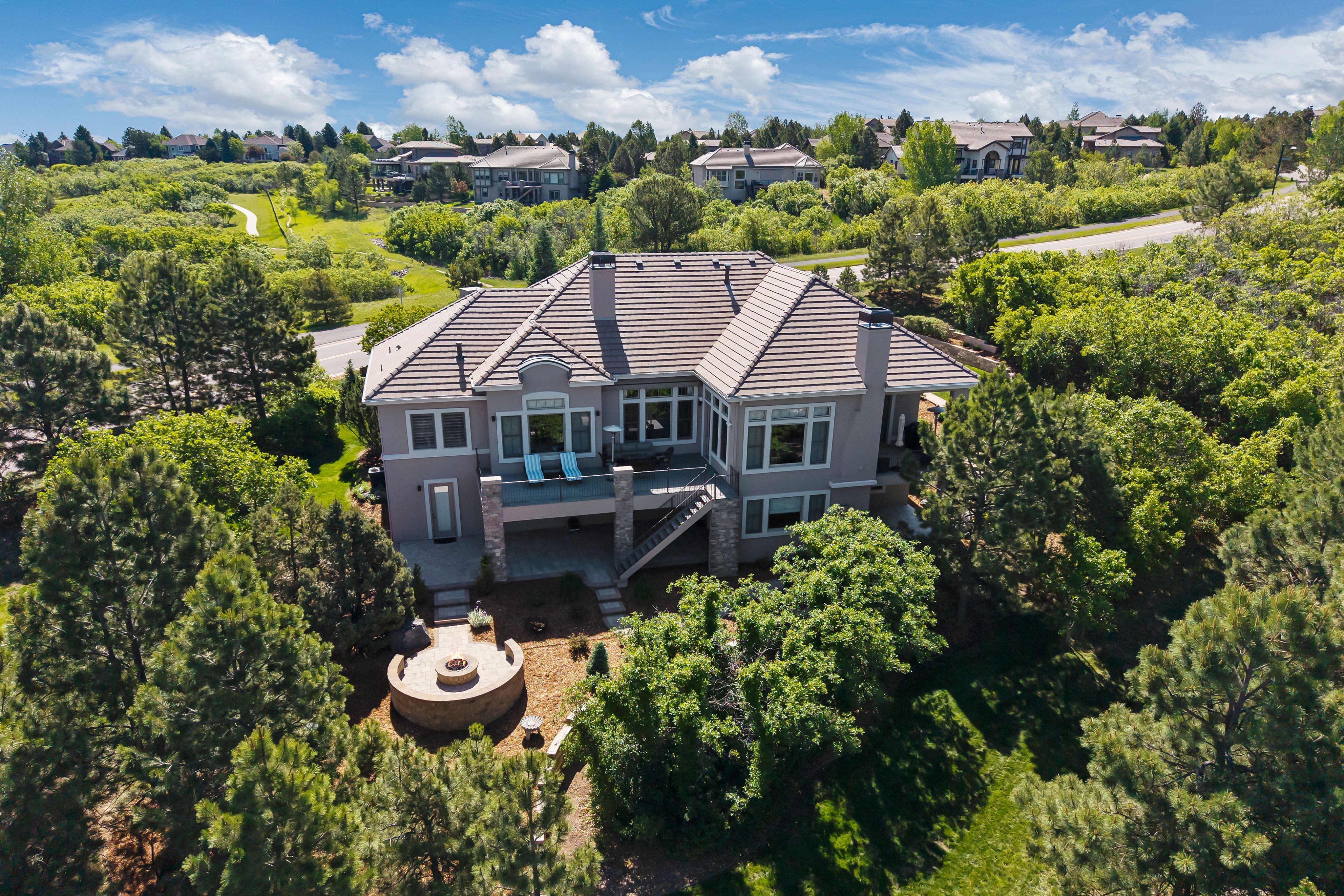  Edging the mountainside within the prestigious community of Castle Pines Village - 物件實景