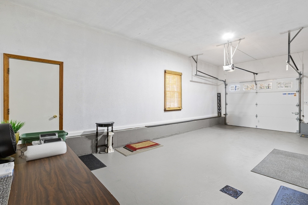 Methuen, Massachusetts, 01844, United States, 3 Bedrooms Bedrooms, ,1 BathroomBathrooms,Residential,For Sale,1981024