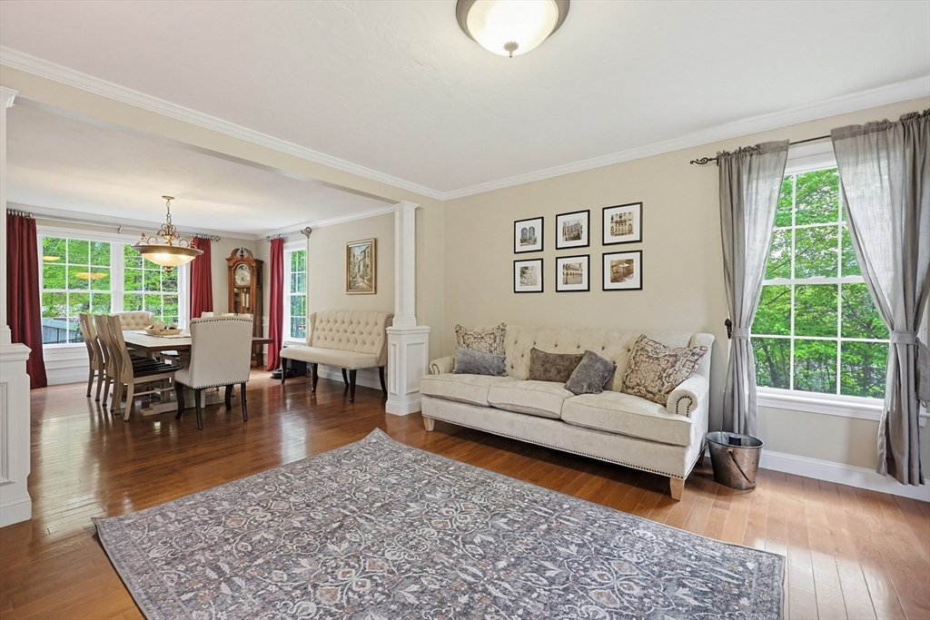 Northbridge, Massachusetts, 01534, United States, 4 Bedrooms Bedrooms, ,2 BathroomsBathrooms,Residential,For Sale,1977320