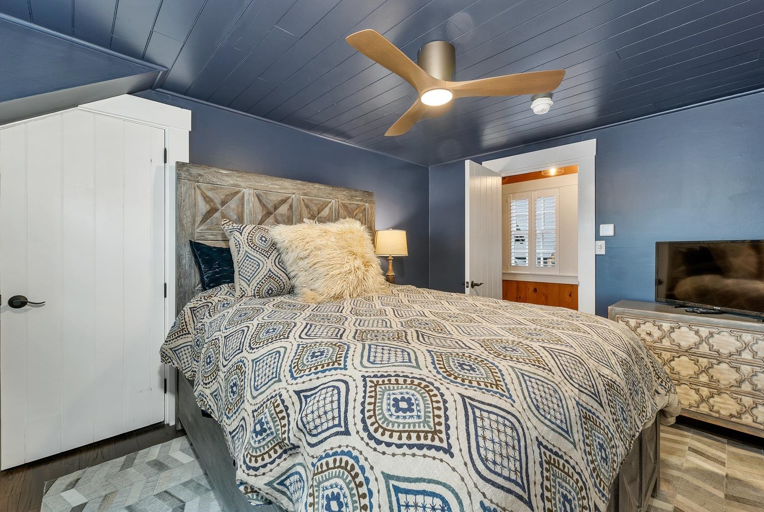Meredith, New Hampshire, 03253, United States, 7 Bedrooms Bedrooms, ,7 BathroomsBathrooms,Residential,For Sale,1828191