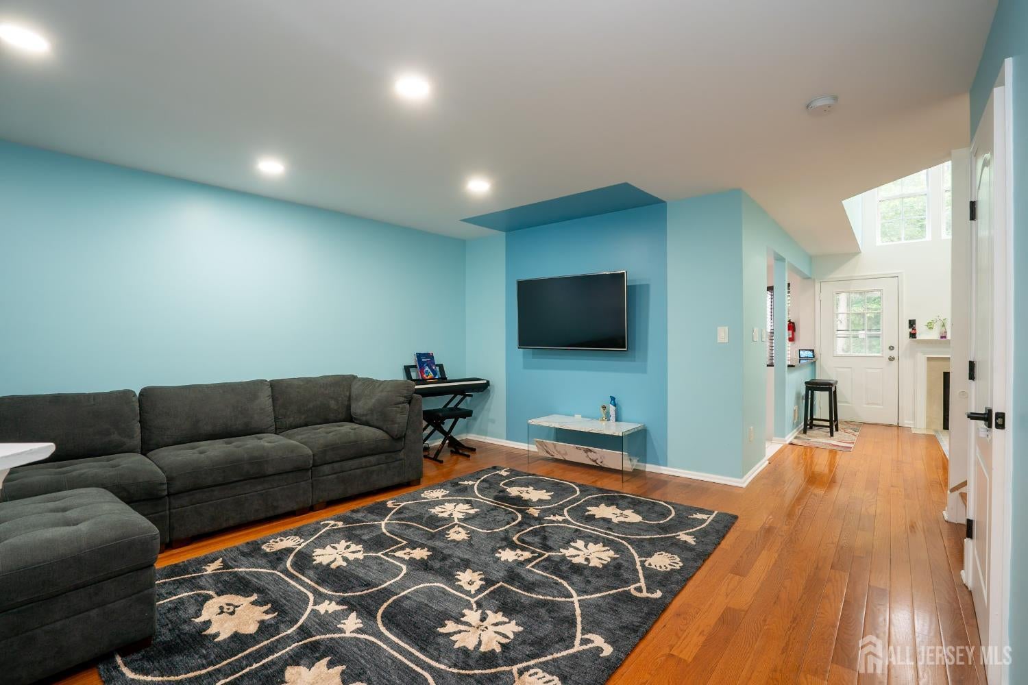 North Brunswick, New Jersey, 08902, United States, 3 Bedrooms Bedrooms, ,3 BathroomsBathrooms,Residential,For Sale,1982404