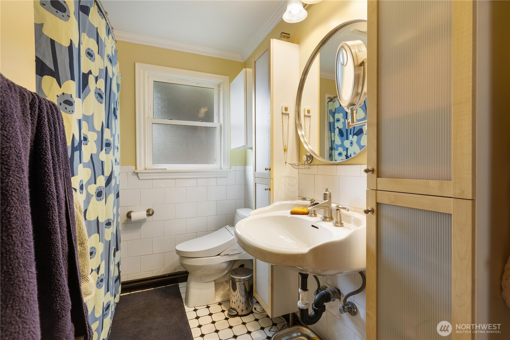 Seattle, Washington, 98126, United States, 4 Bedrooms Bedrooms, ,1 BathroomBathrooms,Residential,For Sale,1810627