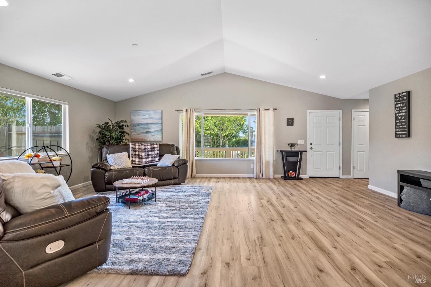Petaluma, California, 94952, United States, 3 Bedrooms Bedrooms, ,2 BathroomsBathrooms,Residential,For Sale,1914314