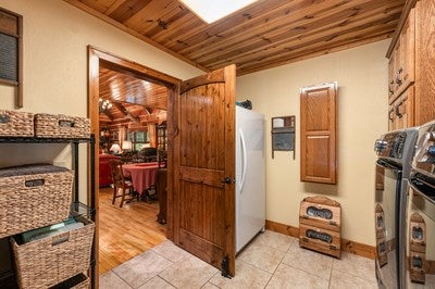 Murphy, North Carolina, 28906, United States, 3 Bedrooms Bedrooms, ,6 BathroomsBathrooms,Residential,For Sale,1933143