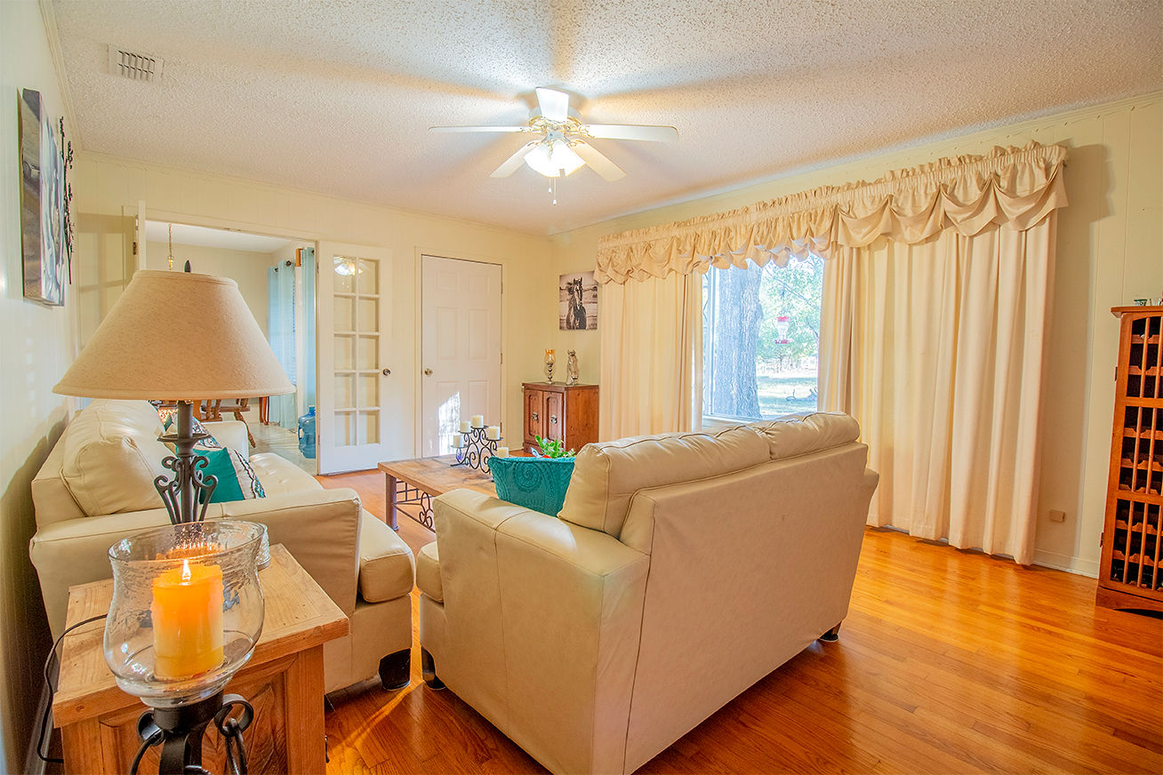 GRAND SALINE, Texas, 75140, United States, 3 Bedrooms Bedrooms, ,2 BathroomsBathrooms,Residential,For Sale,1960368