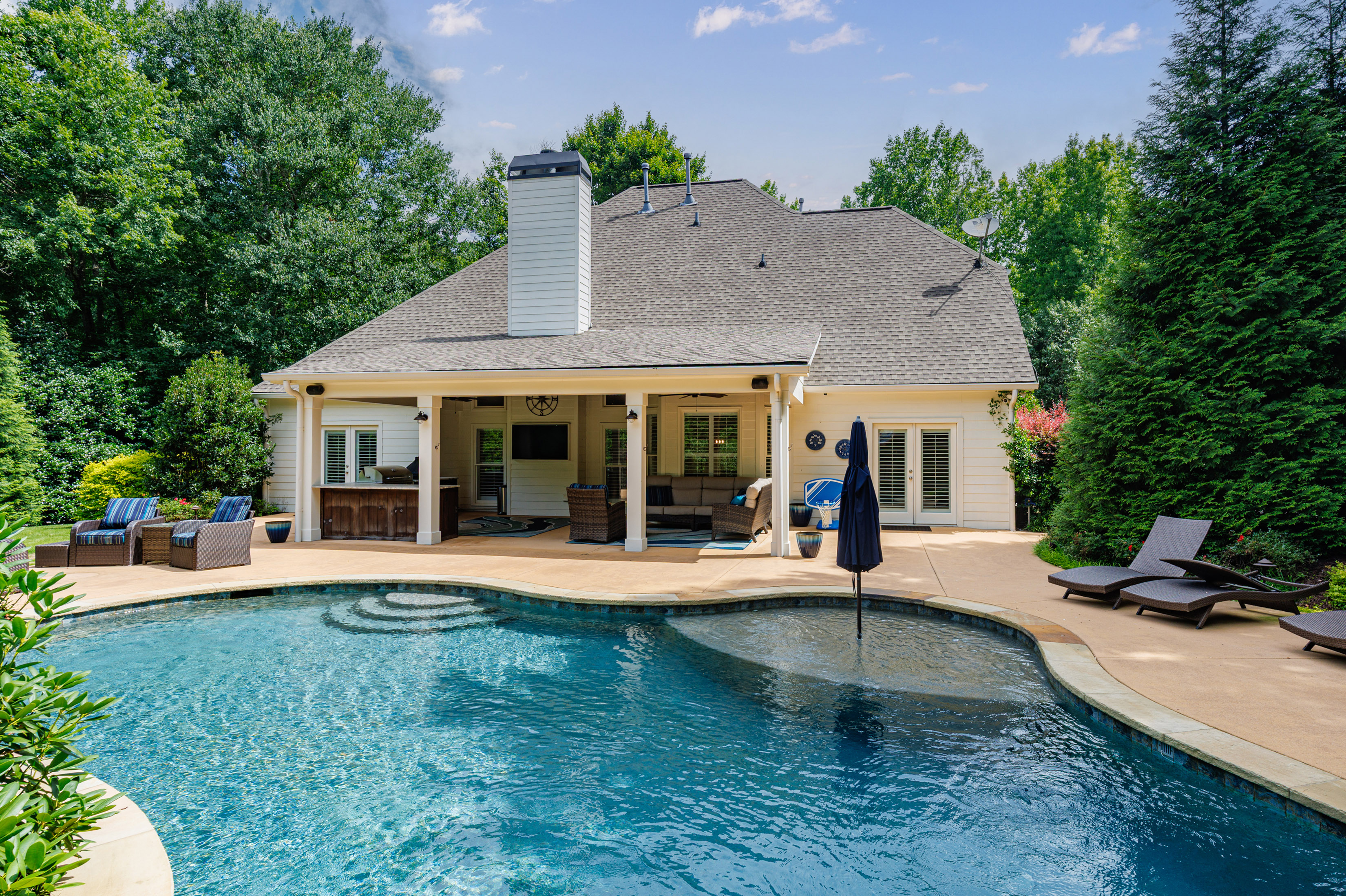  Stunning Craftsman-Style Home Featuring a Desirable Primary Suite on Main Level - 物件實景