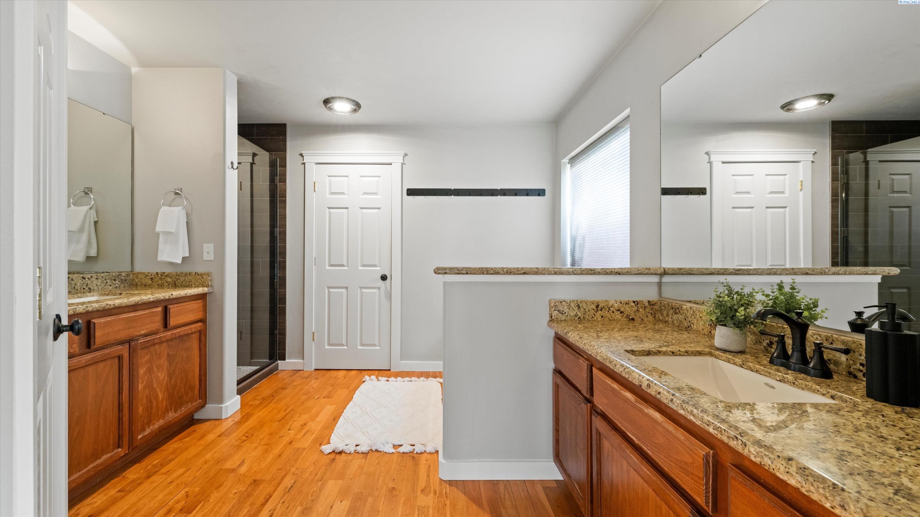 Pasco, Washington, 99301, United States, 4 Bedrooms Bedrooms, ,2 BathroomsBathrooms,Residential,For Sale,1956772