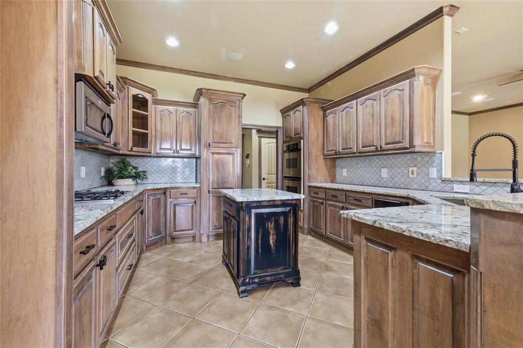Mustang, Oklahoma, 73064, United States, 4 Bedrooms Bedrooms, ,4 BathroomsBathrooms,Residential,For Sale,1966333
