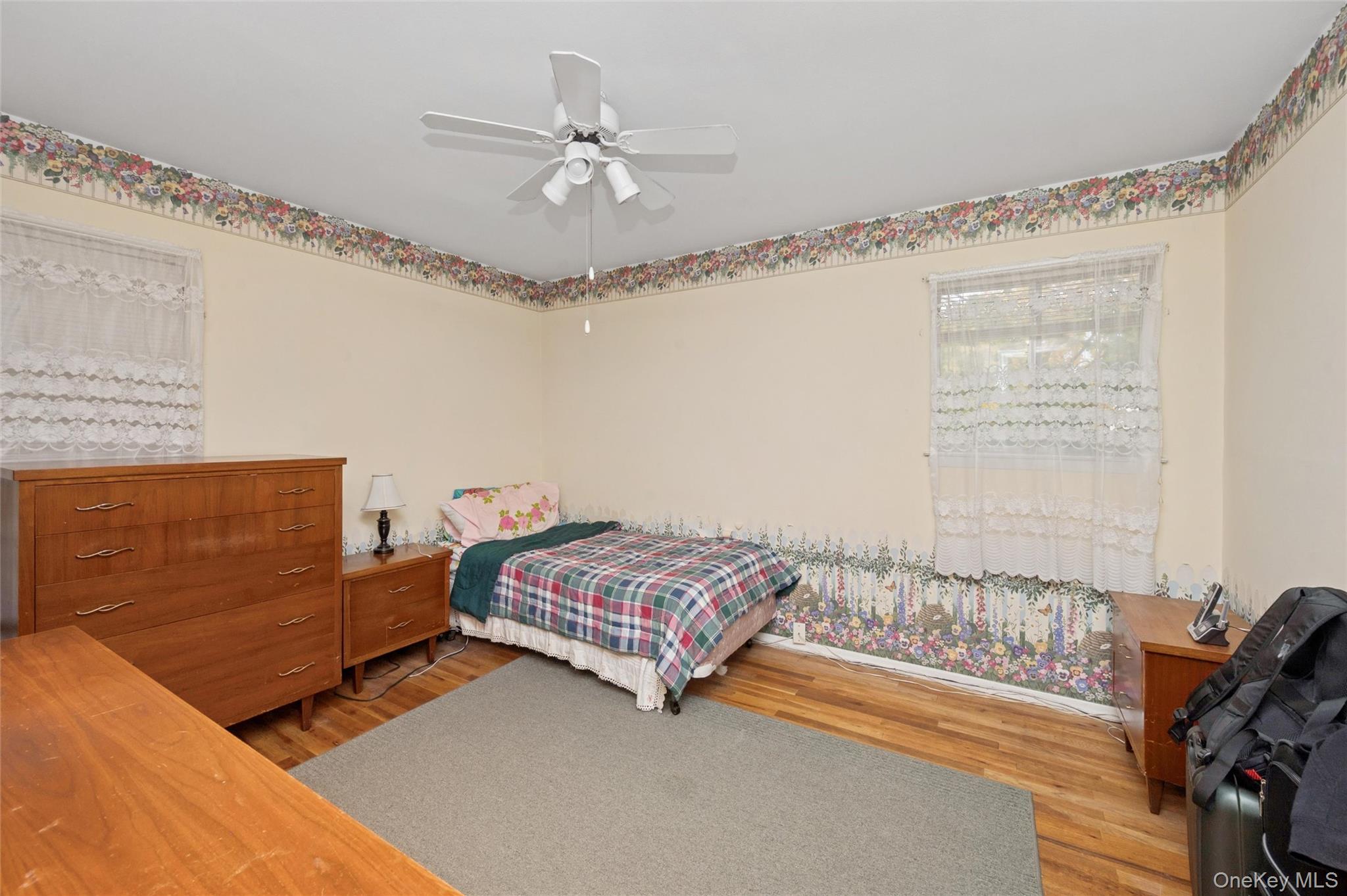 Hicksville, New York, 11801, United States, 4 Bedrooms Bedrooms, ,2 BathroomsBathrooms,Residential,For Sale,1990938