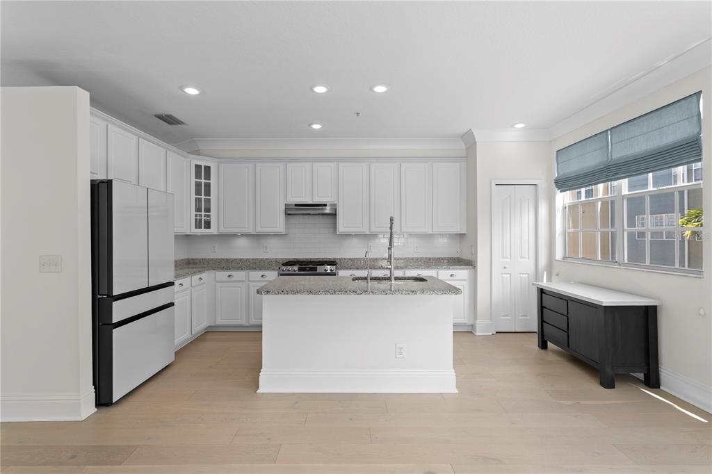 Tampa, Florida, 33602, United States, 3 Bedrooms Bedrooms, ,3 BathroomsBathrooms,Residential,For Sale,1902544