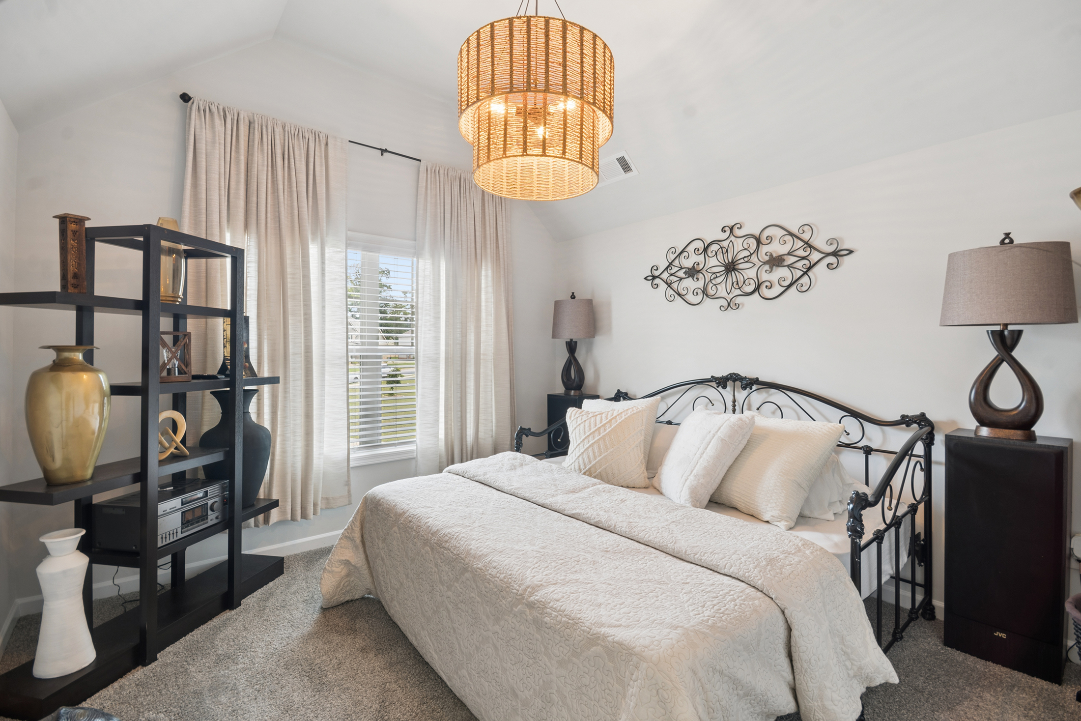  Thoughtfully Designed Home in Private, Nine Oaks Neighborhood - 物件實景