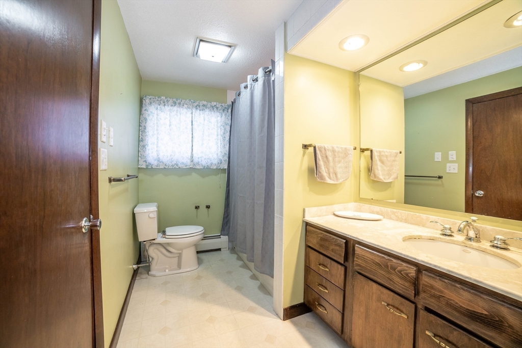 Holden, Massachusetts, 01520, United States, 3 Bedrooms Bedrooms, ,3 BathroomsBathrooms,Residential,For Sale,1991107