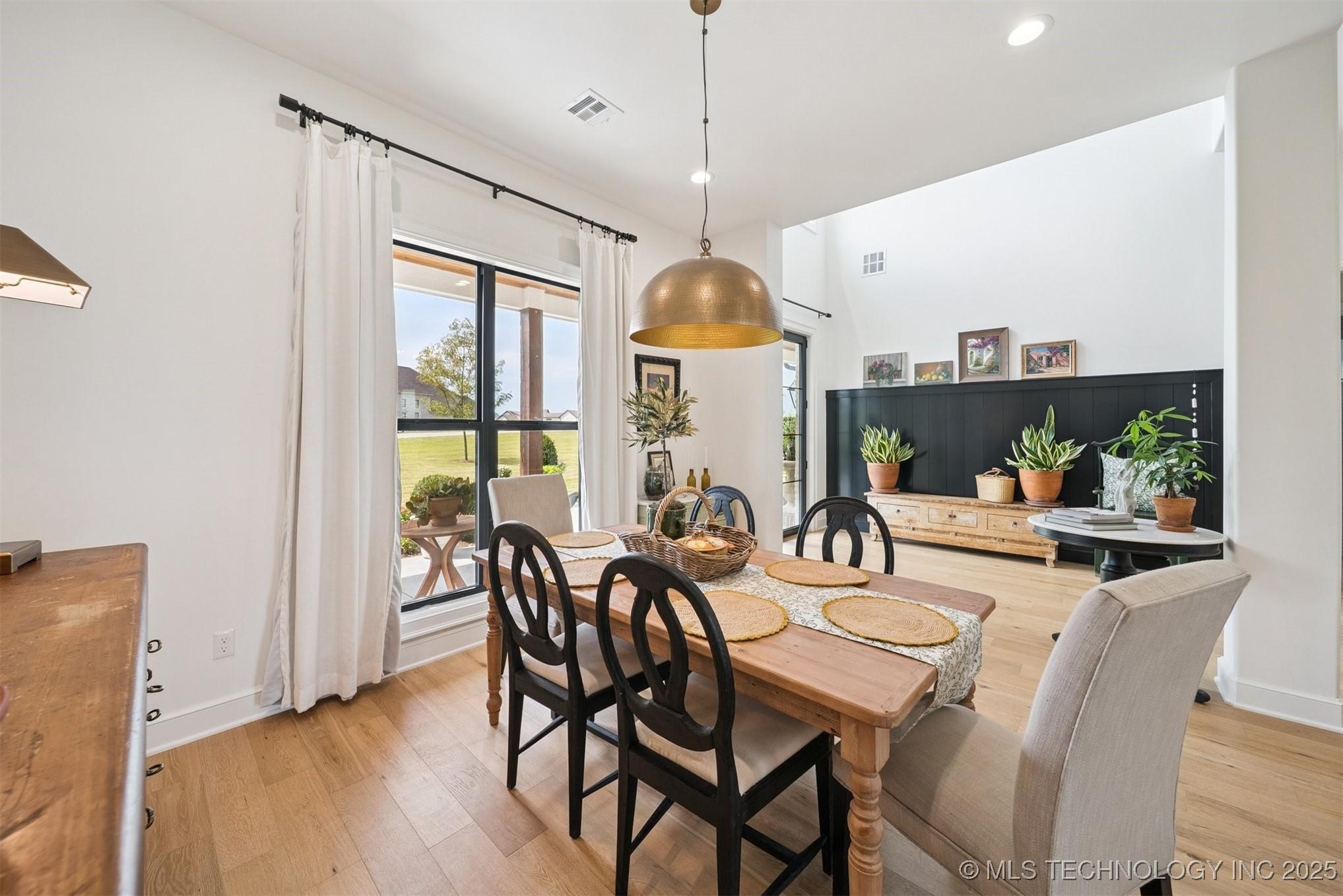 Broken Arrow, Oklahoma, 74014, United States, 4 Bedrooms Bedrooms, ,4 BathroomsBathrooms,Residential,For Sale,1983128