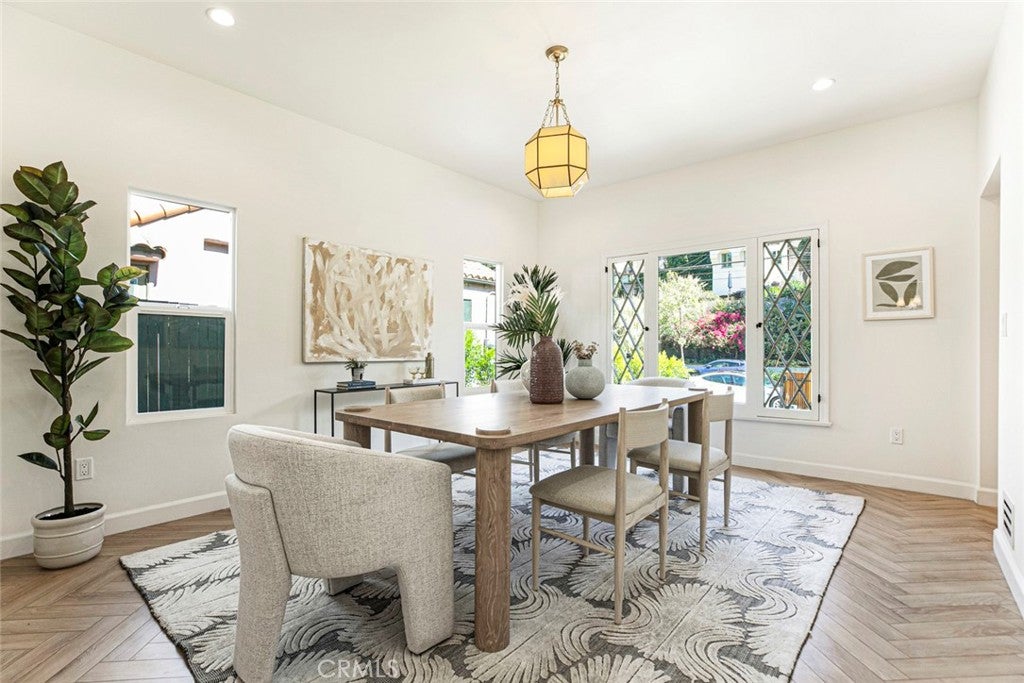 Los Angeles, California, 90027, United States, 4 Bedrooms Bedrooms, ,3 BathroomsBathrooms,Residential,For Sale,1942315