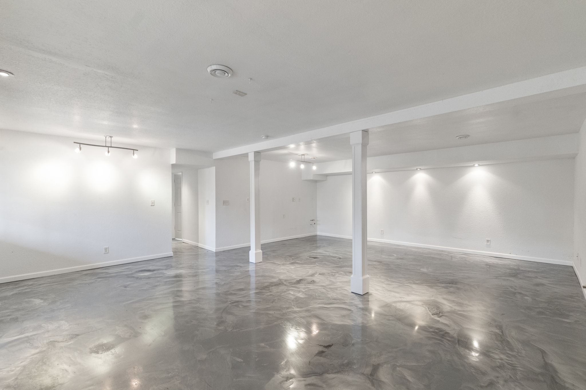 Clear Lake, Iowa, 50428, United States, 5 Bedrooms Bedrooms, ,3 BathroomsBathrooms,Residential,For Sale,1982765