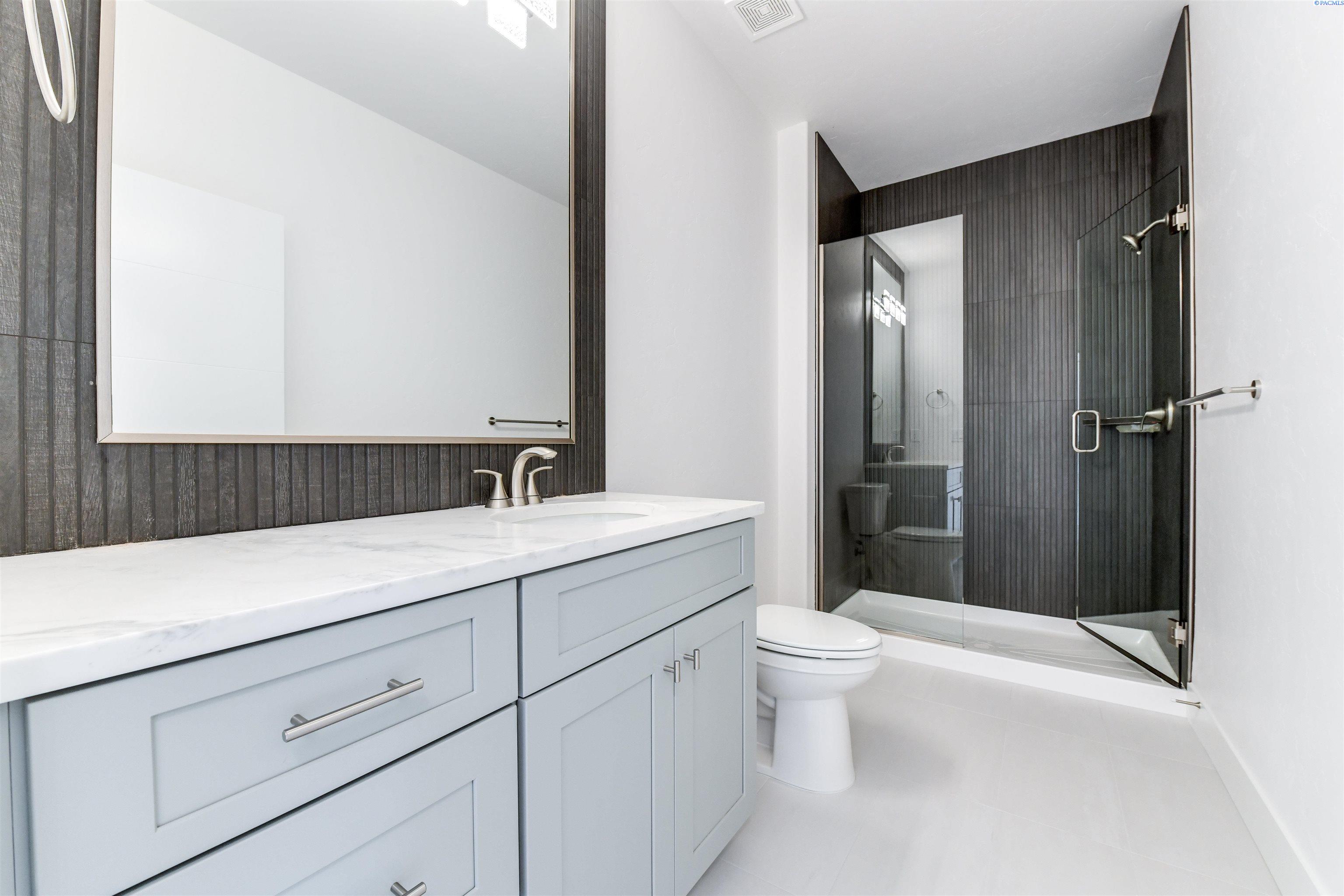 Richland, Washington, 99352, United States, 4 Bedrooms Bedrooms, ,1 BathroomBathrooms,Residential,For Sale,1992937