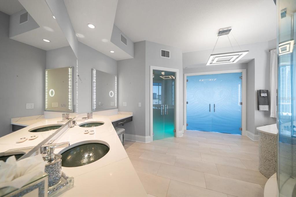 100 Beach Drive NE Unit 1900, St Petersburg, Florida, 33701, United States, 4 Bedrooms Bedrooms, ,6 BathroomsBathrooms,Residential,For Sale,100 Beach Drive NE Unit 1900,1618672