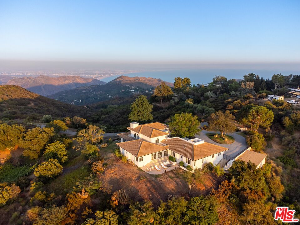 Topanga, California, 90290, United States, 4 Bedrooms Bedrooms, ,4 BathroomsBathrooms,Residential,For Sale,1902057