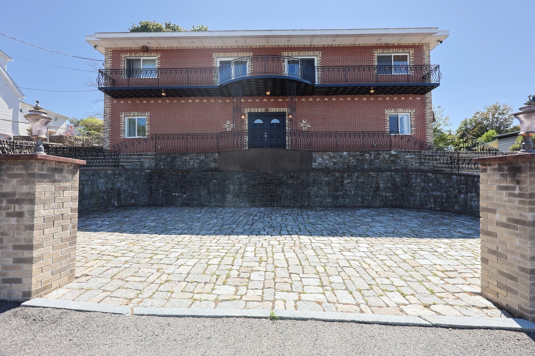 Revere, Massachusetts, 02151, United States, 4 Bedrooms Bedrooms, ,2 BathroomsBathrooms,Residential,For Sale,1934977
