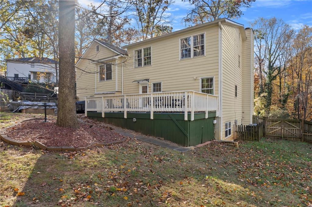 Roswell, Georgia, 30075, United States, 5 Bedrooms Bedrooms, ,4 BathroomsBathrooms,Residential,For Sale,1990755